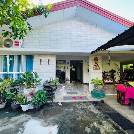 Rock Cascade Tourist Home & Cookery School Полоннарува Экстерьер фото