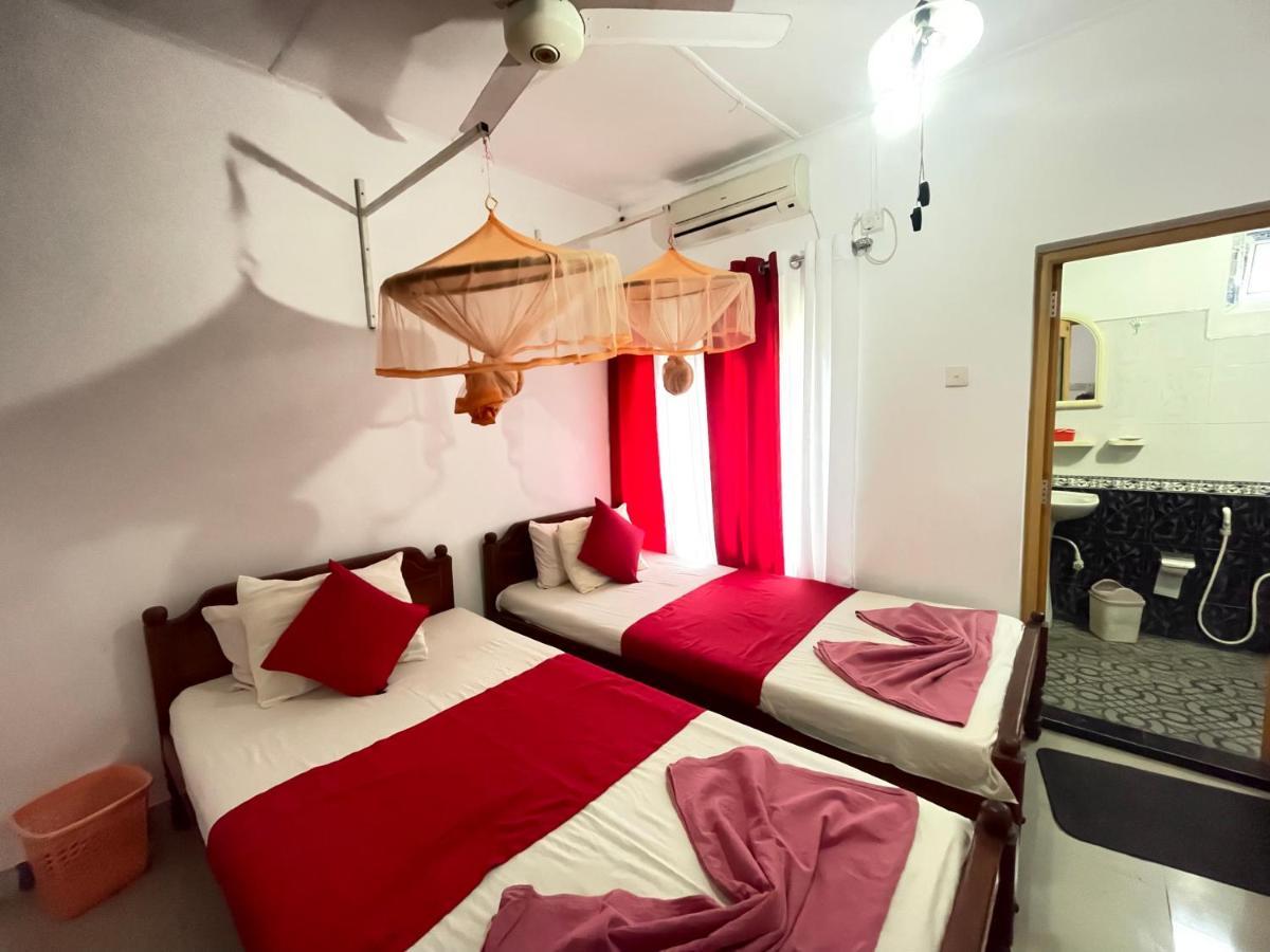 Rock Cascade Tourist Home & Cookery School Полоннарува Экстерьер фото