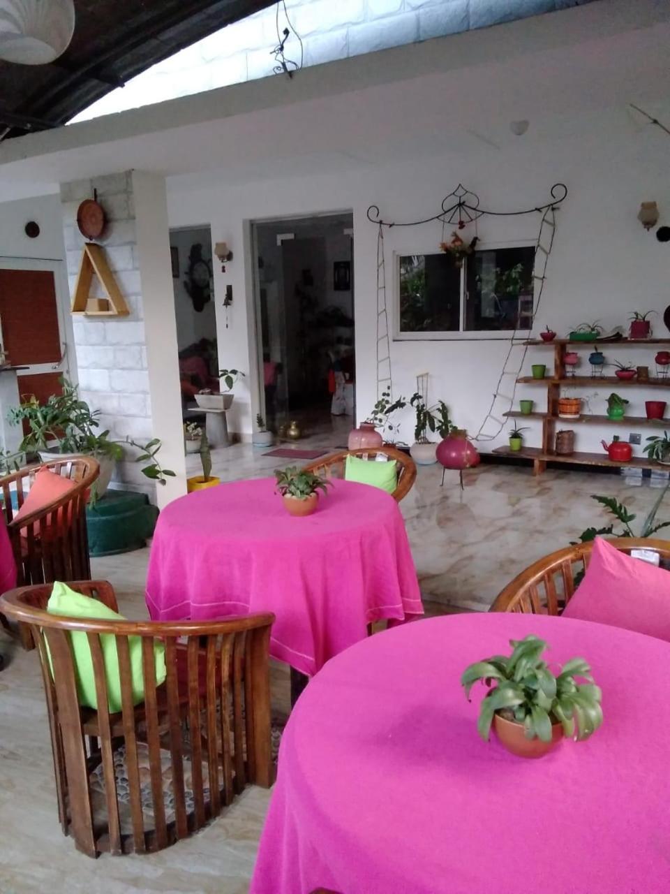 Rock Cascade Tourist Home & Cookery School Полоннарува Экстерьер фото