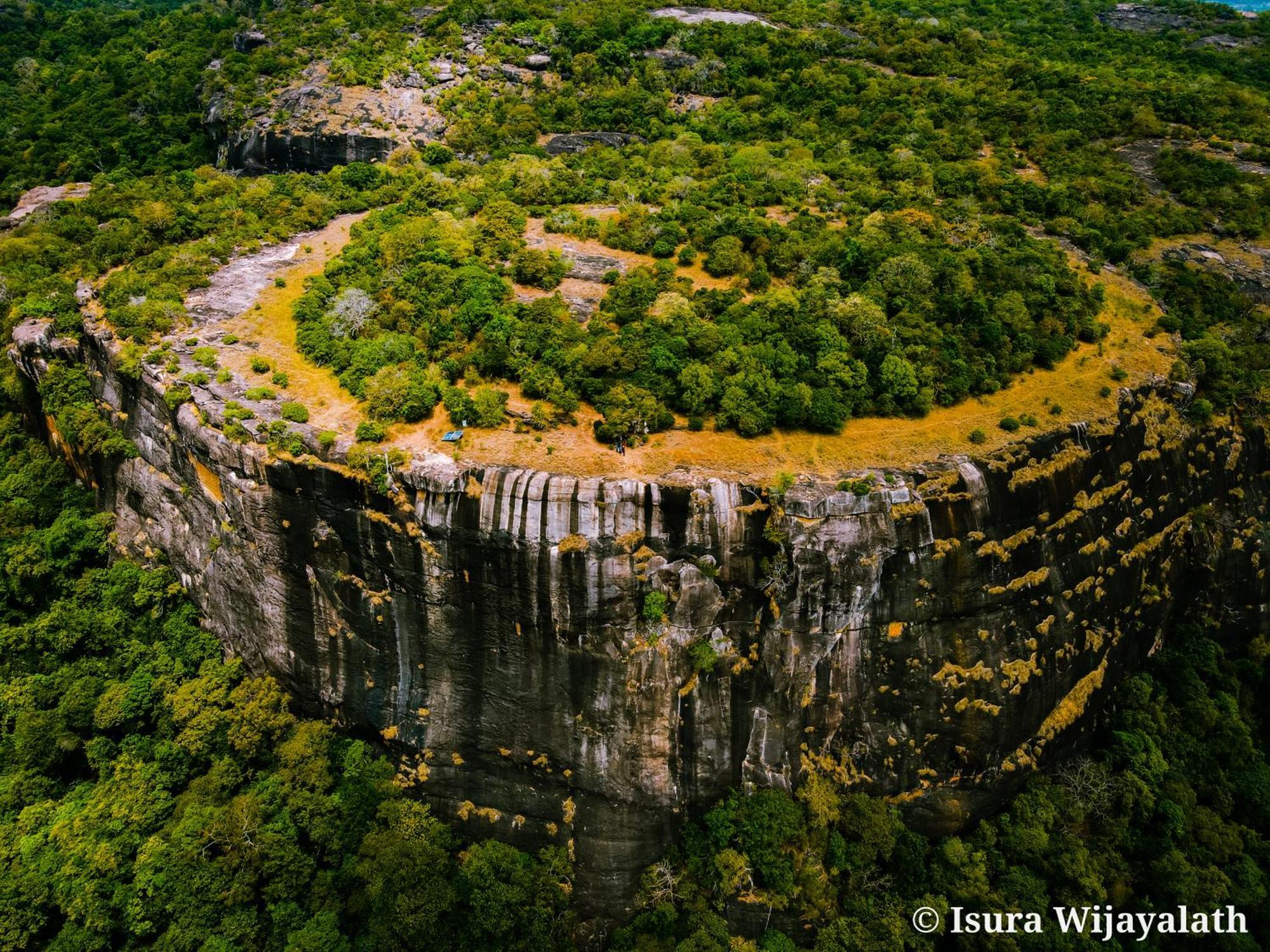 Rock Cascade Tourist Home & Cookery School Полоннарува Экстерьер фото