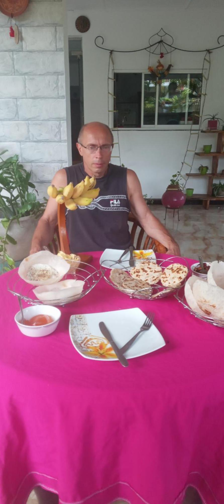 Rock Cascade Tourist Home & Cookery School Полоннарува Экстерьер фото